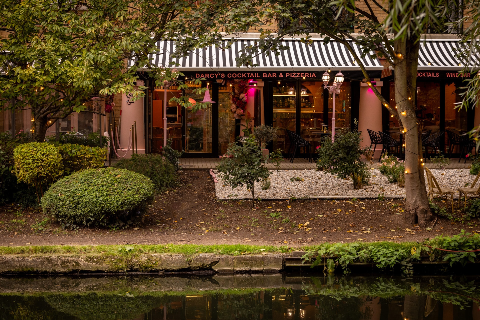 Darcy's Canalside Location at Apsley Lock